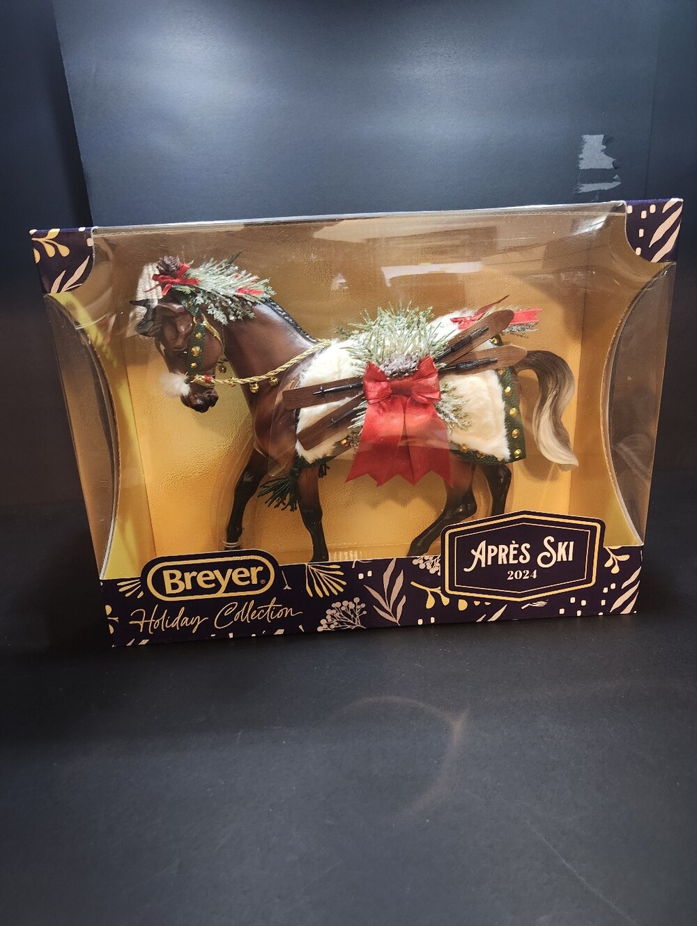 Breyer Après Ski 2024 Holiday Collection Brown Model Horse